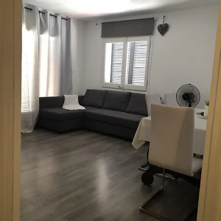 Montgris 2-9 Apartment *